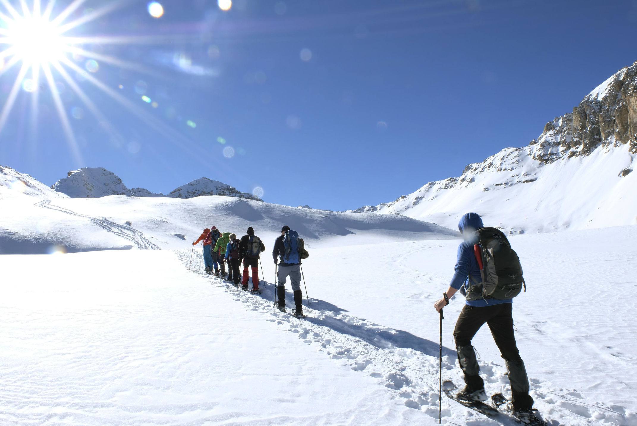 Schneeschuhwanderung im Fanes Gebirge in Südtirol mit dem DAV Summit Club für das Magazin freundin.
