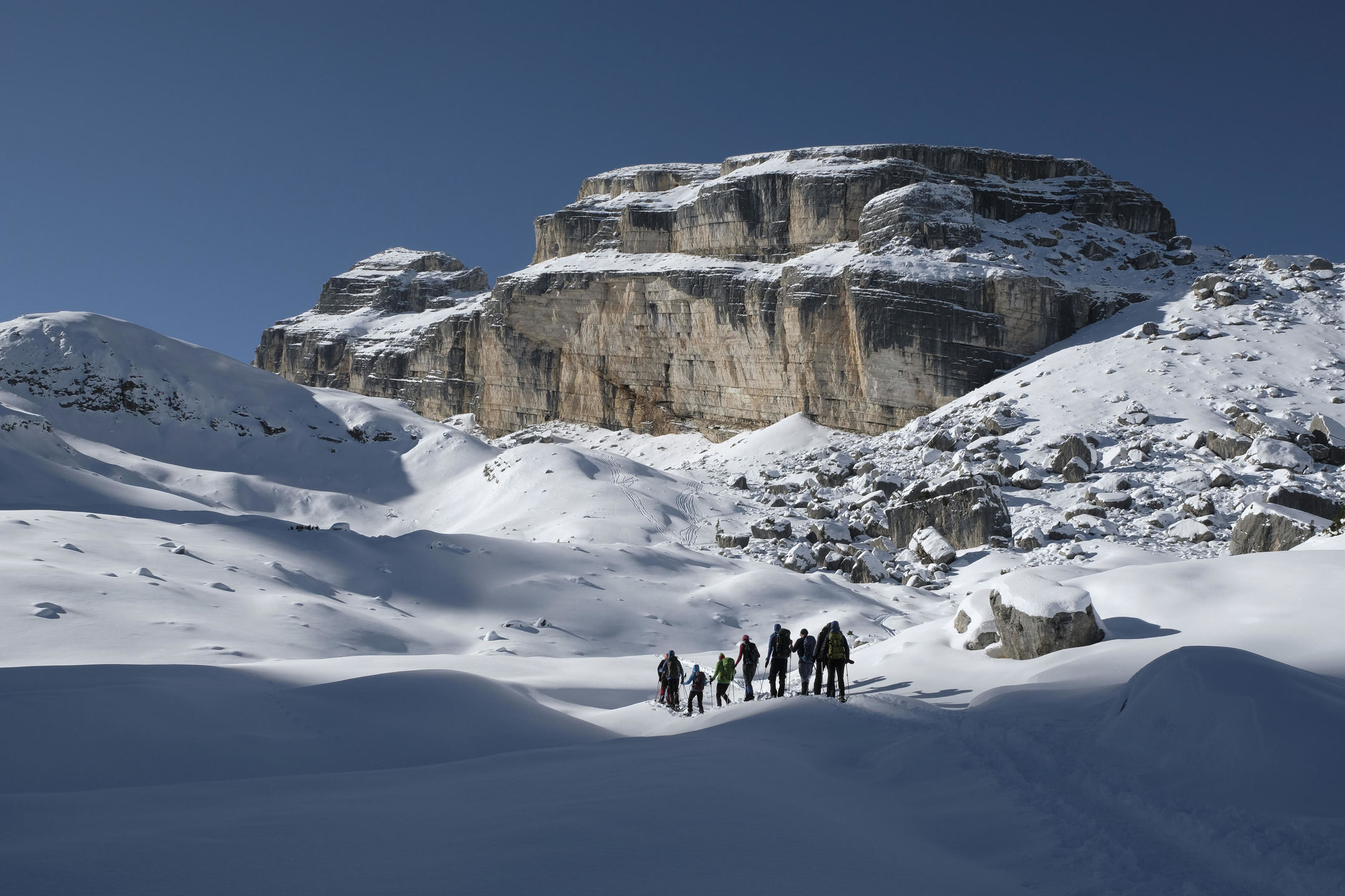 Schneeschuhwanderung im Fanes Gebirge in Südtirol mit dem DAV Summit Club für das Magazin freundin.