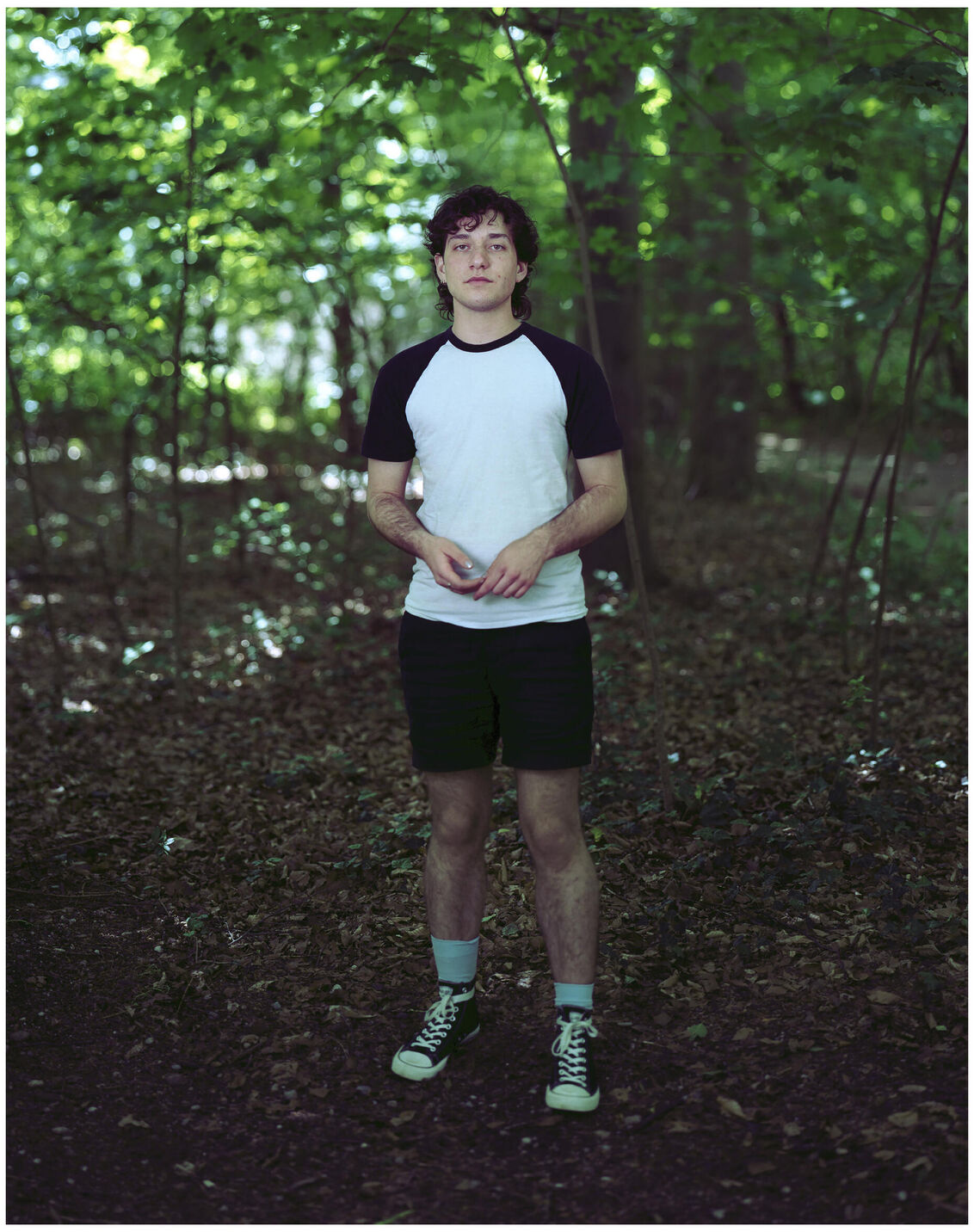 Bilderserie zum Thema Transgender und die Geschlechterrolle.Intensive und ansprechend Porträts mit Großbildkamera auf 4x5 inch Farbnegativfilm. Auseinandersetzung mit der Geschlechterfrage und vor allem dem Menschen dahinter. Transmenschen sind nicht in dem Geschlecht geboren, indem sie sich zu Hause und richtig fühlen. Ich bewundere den Mut den steinigen und schwierigen Weg in ein neues richtiges Leben zu gehen. Ich sehe den Menschen ohne Zuordnung.