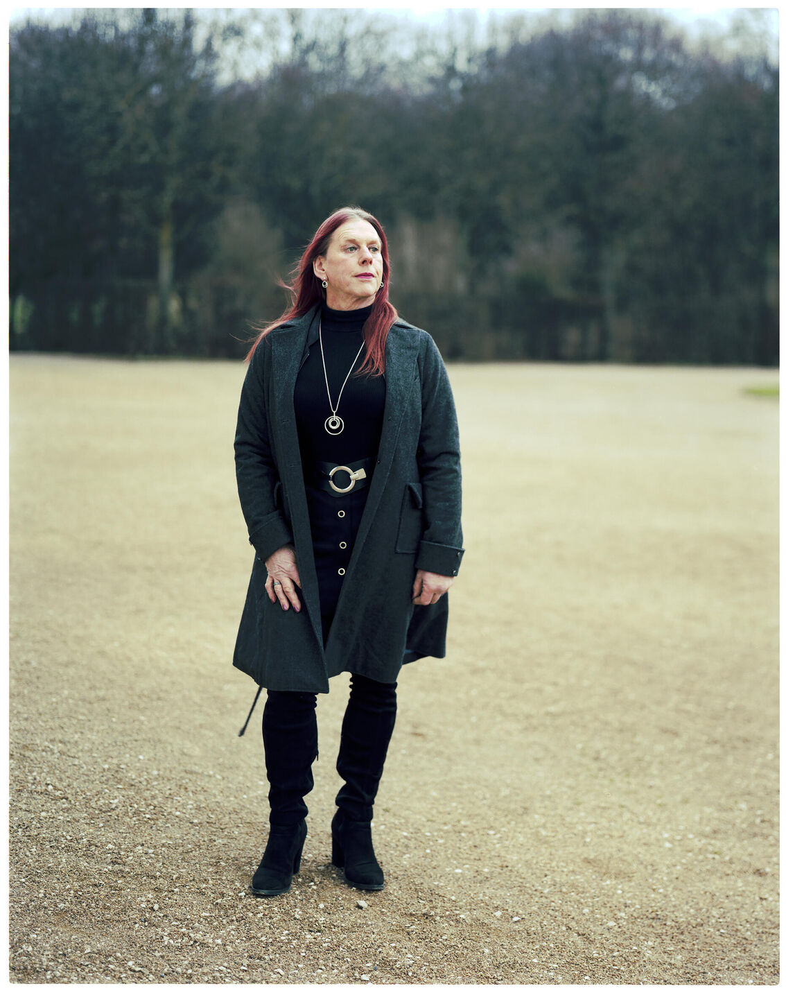 Bilderserie zum Thema Transgender und die Geschlechterrolle.Intensive und ansprechend Porträts mit Großbildkamera auf 4x5 inch Farbnegativfilm. Auseinandersetzung mit der Geschlechterfrage und vor allem dem Menschen dahinter. Transmenschen sind nicht in dem Geschlecht geboren, indem sie sich zu Hause und richtig fühlen. Ich bewundere den Mut den steinigen und schwierigen Weg in ein neues richtiges Leben zu gehen. Ich sehe den Menschen ohne Zuordnung.