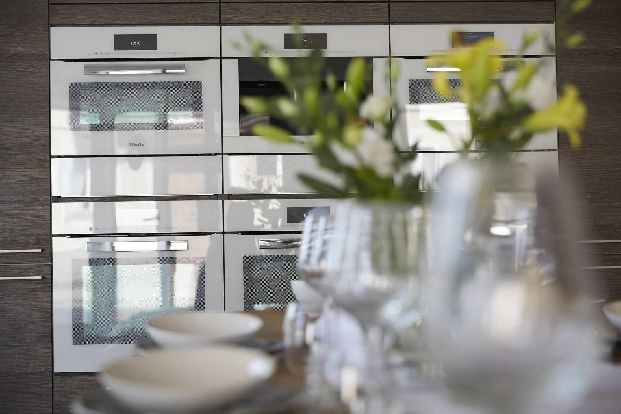 Tafelkünstlerin Andrea Schirmaier-Huber und ihre Bake and Cook Academy für das Miele Magazin.